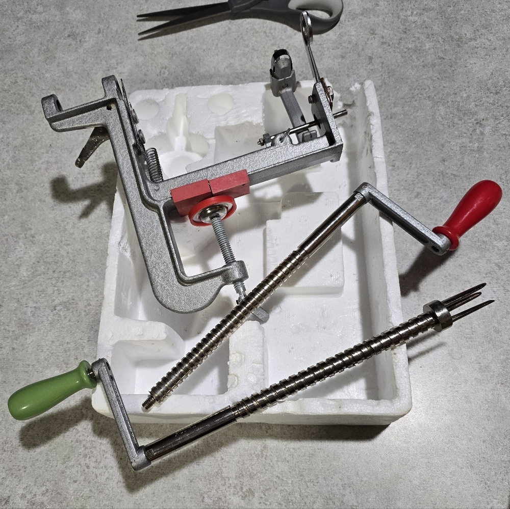 EUC Vintage Pampered Chef Apple Peeler Corer Slicer #2430 + Attachment #2433 - Picture 4 of 7